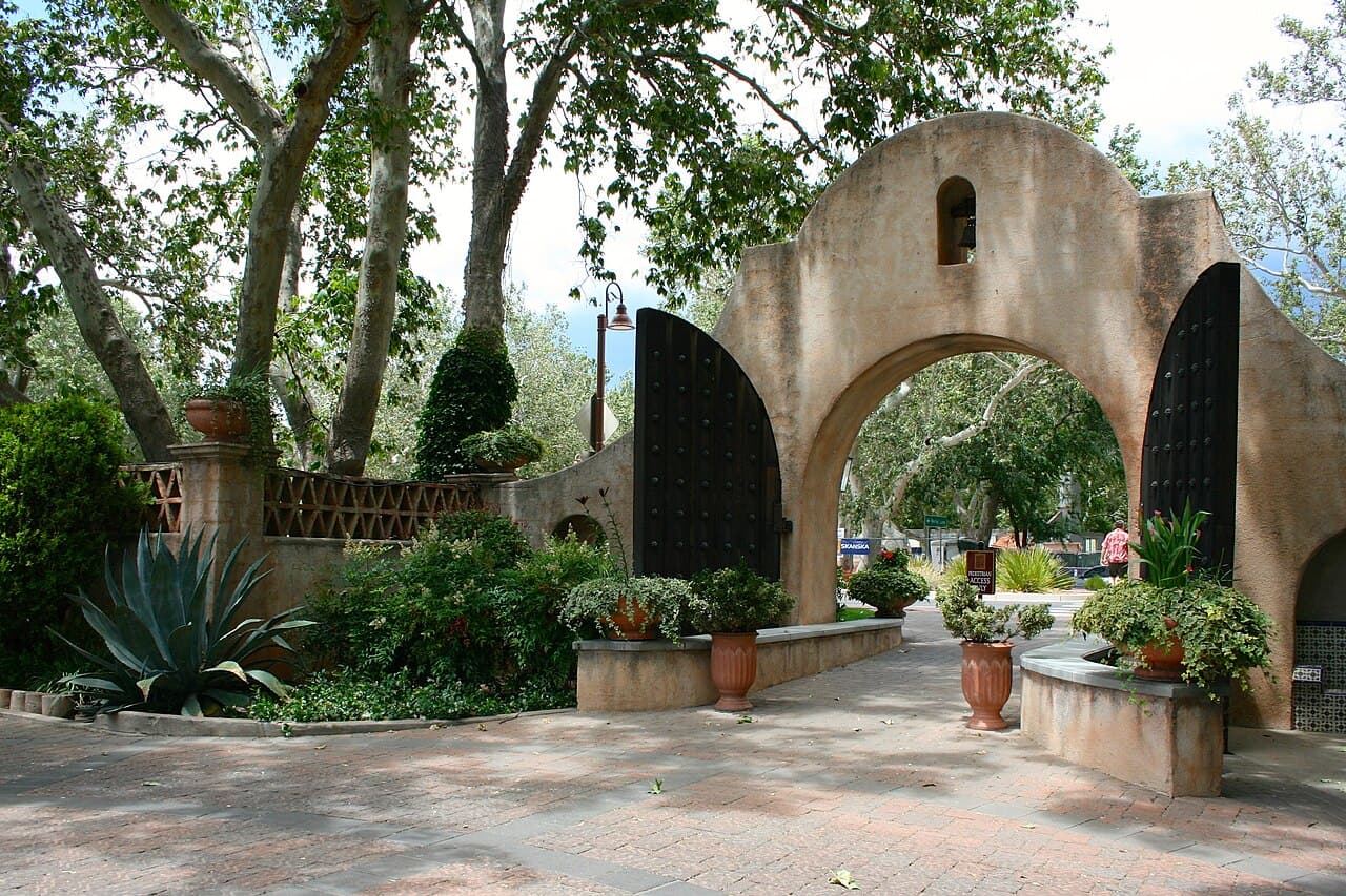 Tlaquepaque Arts & Shopping Village